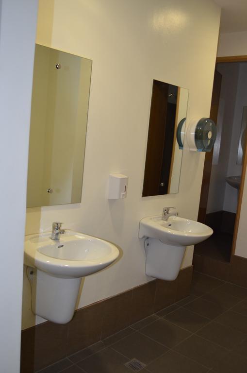 Hostellery *
